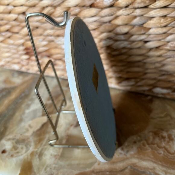 Red & Green Filigree 6” Tile - Picture 6 of 6